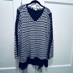 Chic Navy and White Knit Sweater
